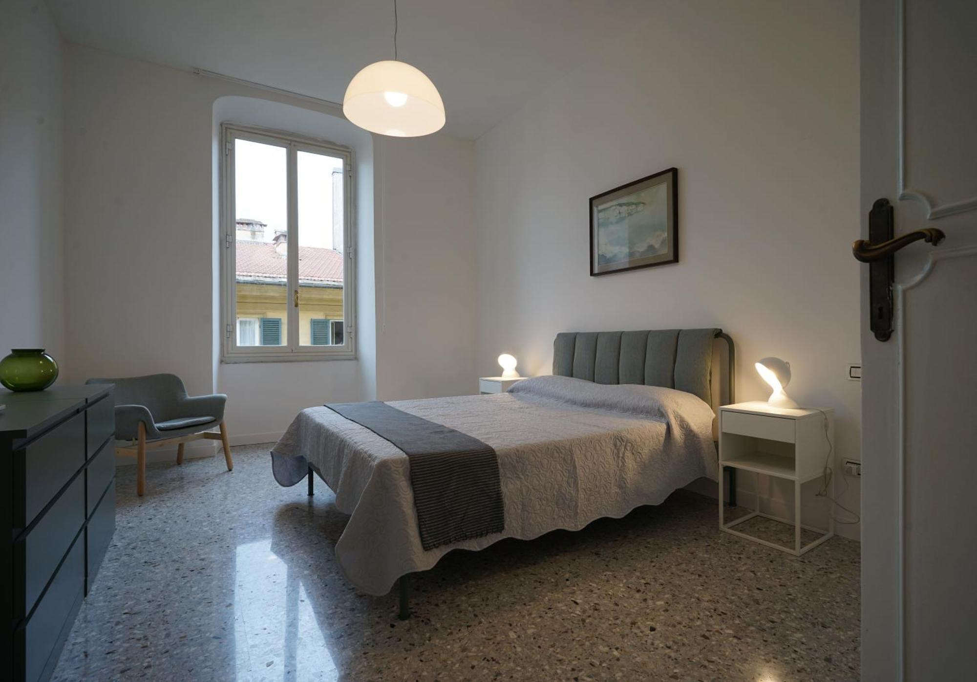 Manzoni 22 *